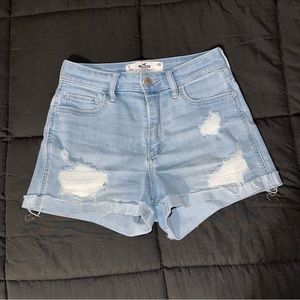 Hollister Curvy High Rise Shorts 3”